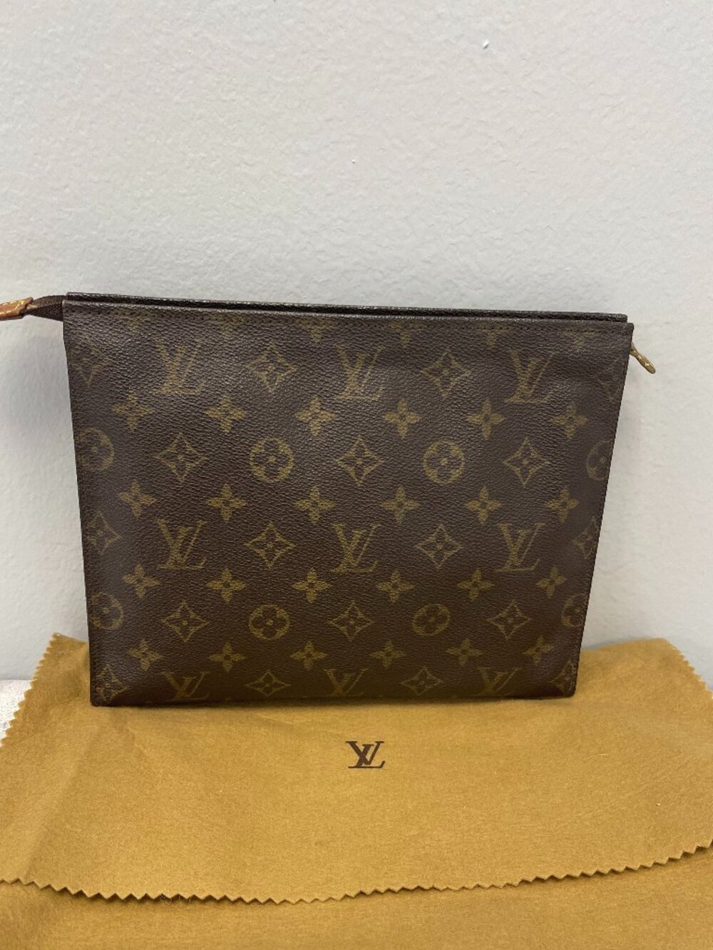 Louis Vuitton Vintage Monogram Trousse Toiletry Pouch 26 - Preowned